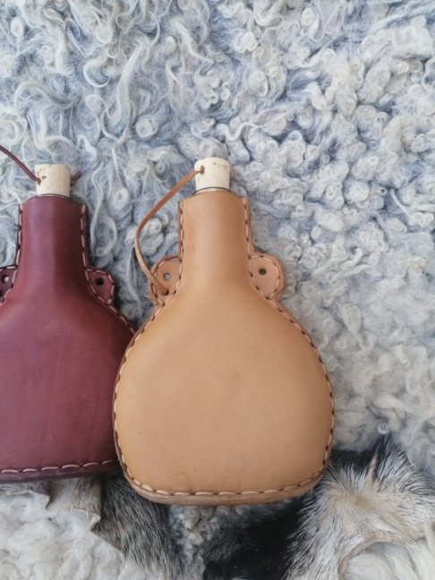 Skleněná obšívaná lahev 250 ml - Barva: Tmavě hnědá
