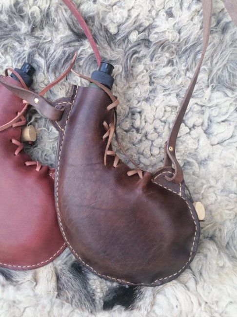 Plastová čutora - Bota 0,75l - Barva: Červenohnědá