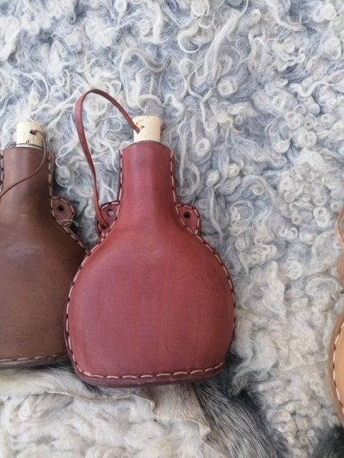 Skleněná obšívaná lahev 250 ml - Barva: Tmavě hnědá