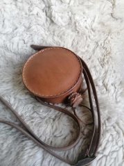 Nerezová čutora v kůži, 1,25l šitá